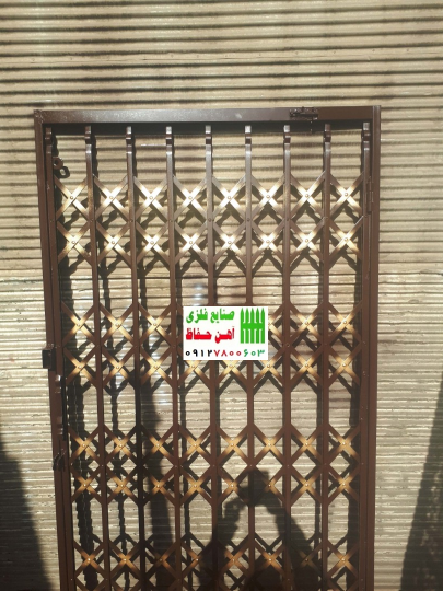 حفاظ پشت درب آپارتمان